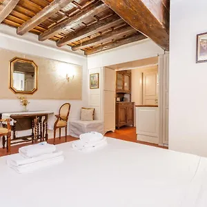 Apartment Al Cortile Del Moro, Rome